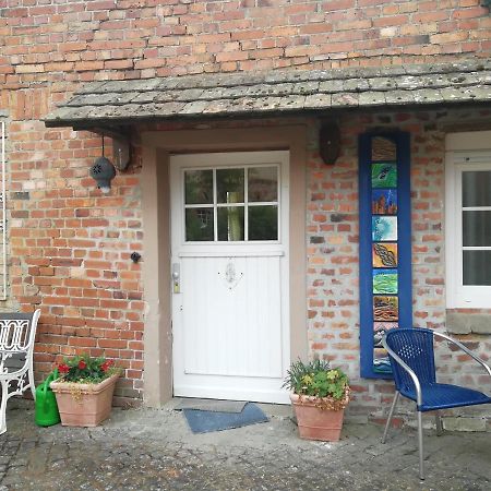 Ehemalige Bibliothek Apartment Fuer 2 Mit Kueche Kamin Netflix Parken Und Hofladen Steinhofel Exterior foto