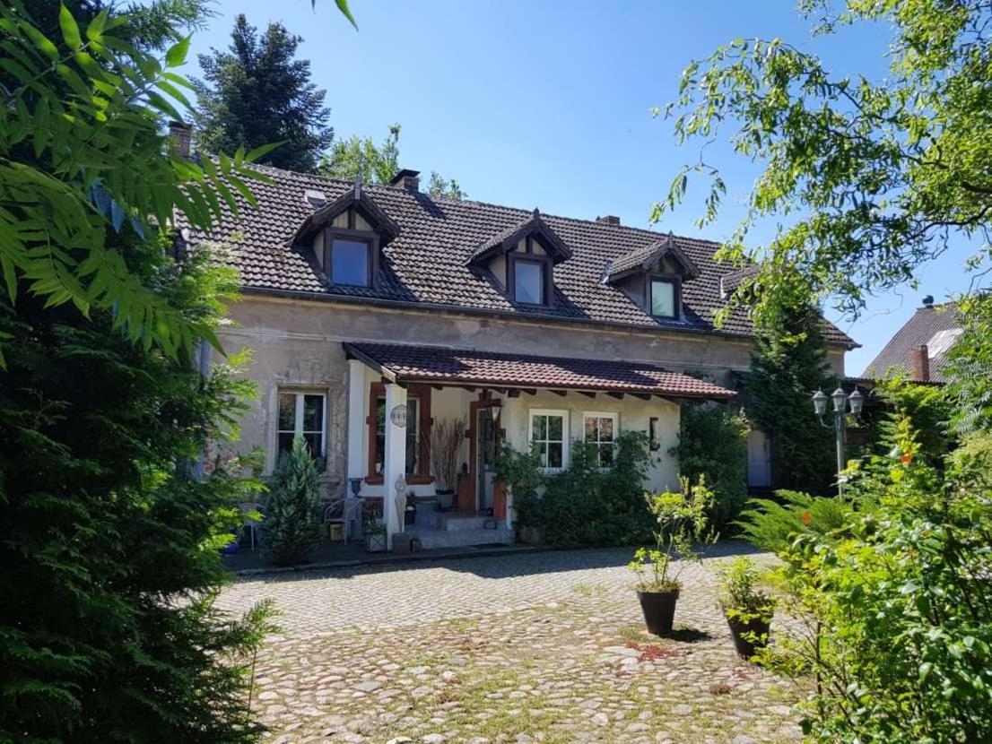 Ehemalige Bibliothek Apartment Fuer 2 Mit Kueche Kamin Netflix Parken Und Hofladen Steinhofel Exterior foto