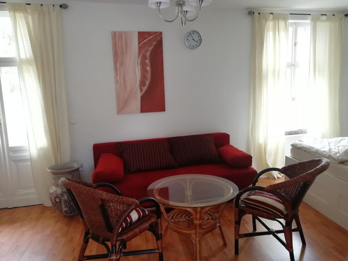 Ehemalige Bibliothek Apartment Fuer 2 Mit Kueche Kamin Netflix Parken Und Hofladen Steinhofel Exterior foto