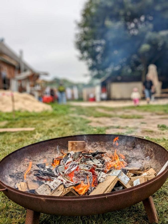 Ehemalige Bibliothek Apartment Fuer 2 Mit Kueche Kamin Netflix Parken Und Hofladen Steinhofel Exterior foto