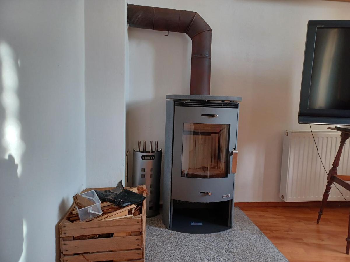 Ehemalige Bibliothek Apartment Fuer 2 Mit Kueche Kamin Netflix Parken Und Hofladen Steinhofel Exterior foto