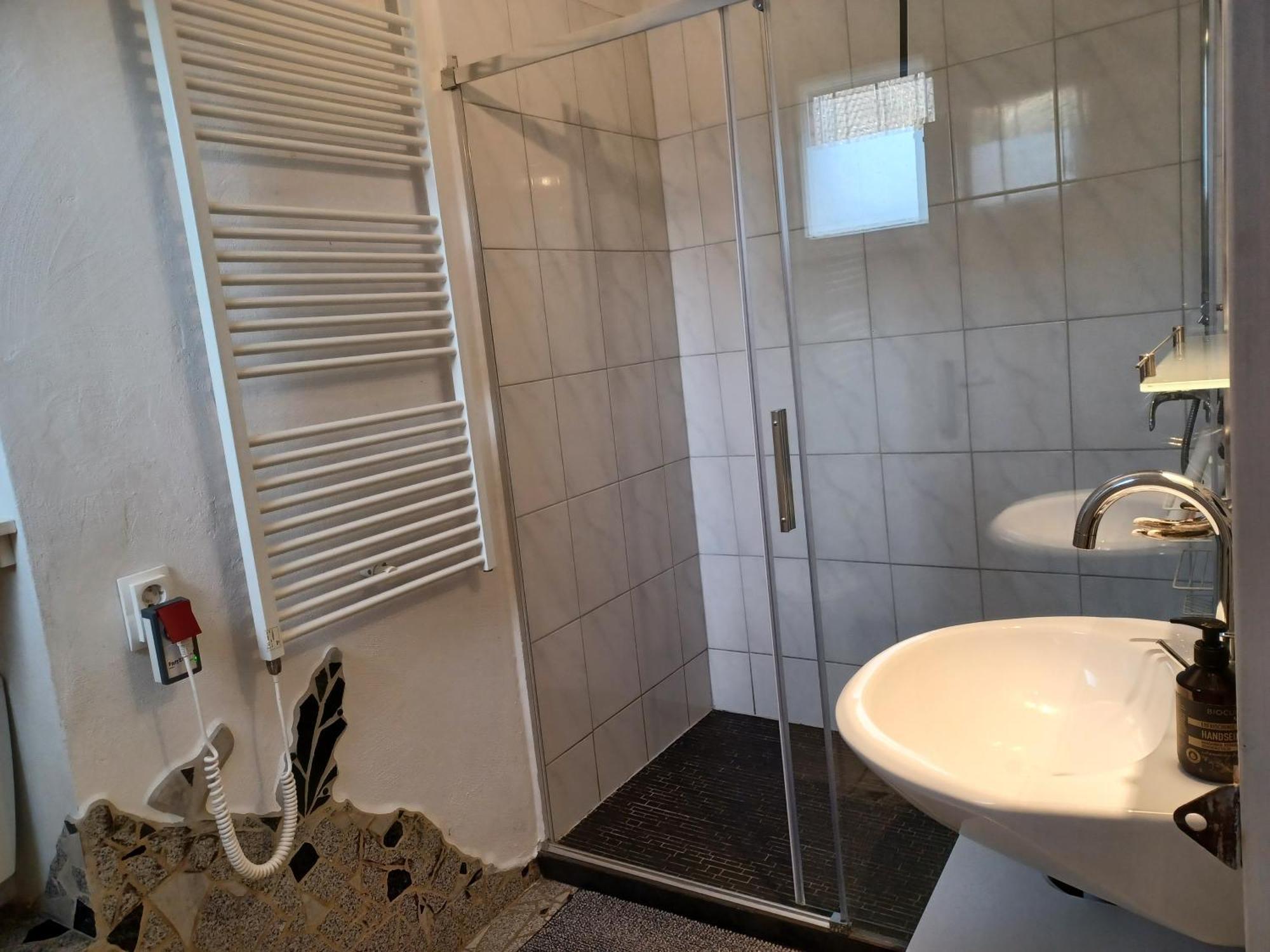 Ehemalige Bibliothek Apartment Fuer 2 Mit Kueche Kamin Netflix Parken Und Hofladen Steinhofel Exterior foto