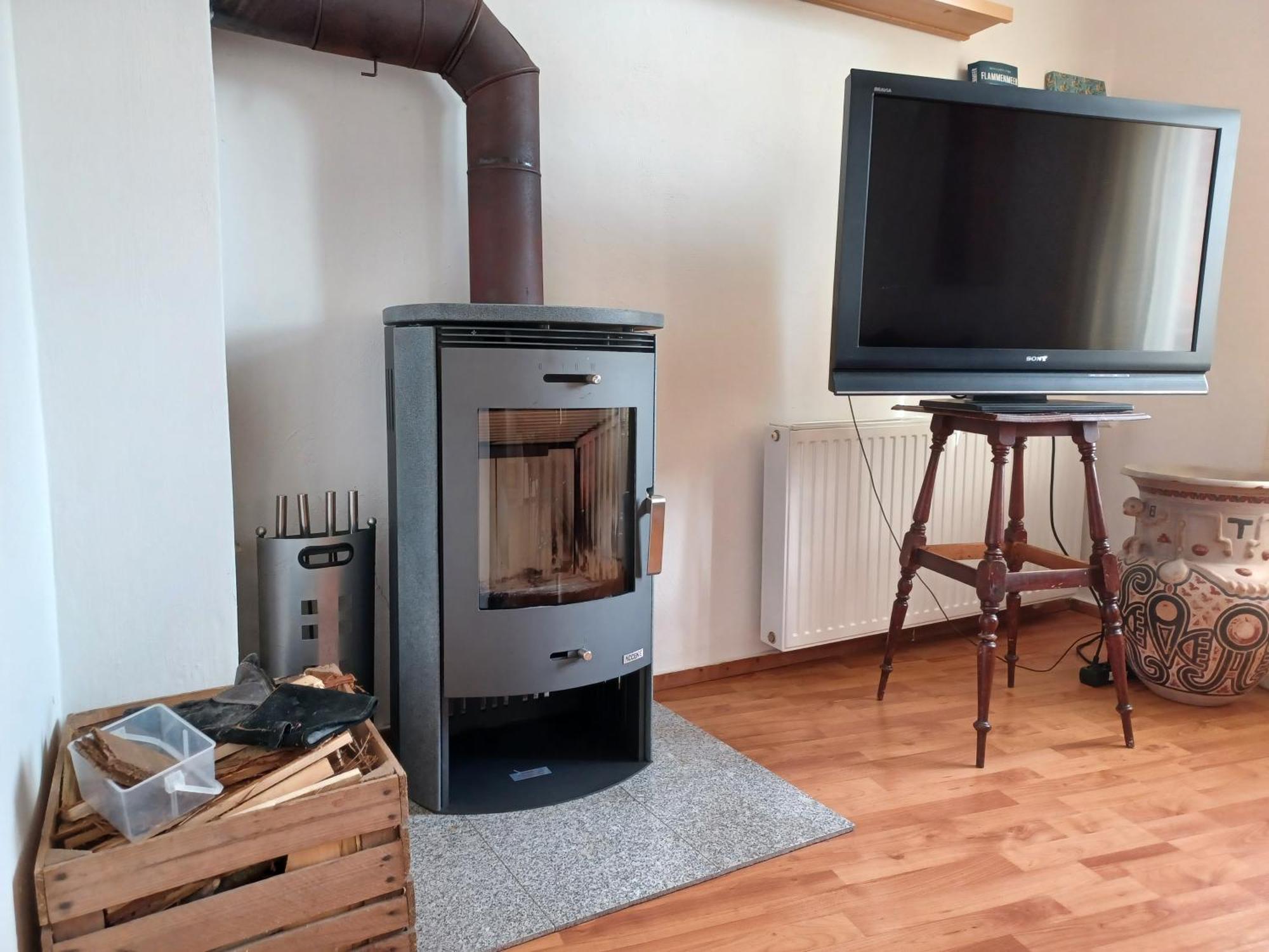 Ehemalige Bibliothek Apartment Fuer 2 Mit Kueche Kamin Netflix Parken Und Hofladen Steinhofel Exterior foto